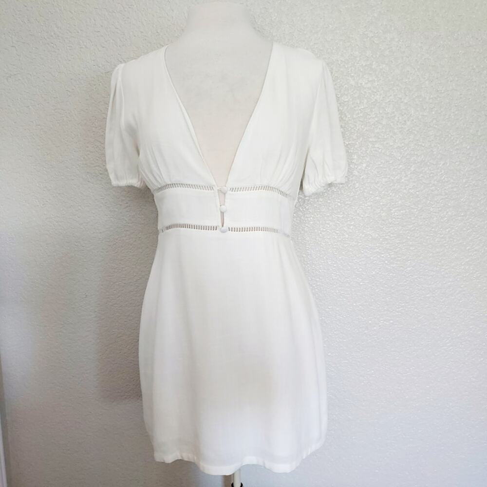 Urban Outfitters White Deep V-neck Eyelet Detail Short Sleeve Lined Dress Size M